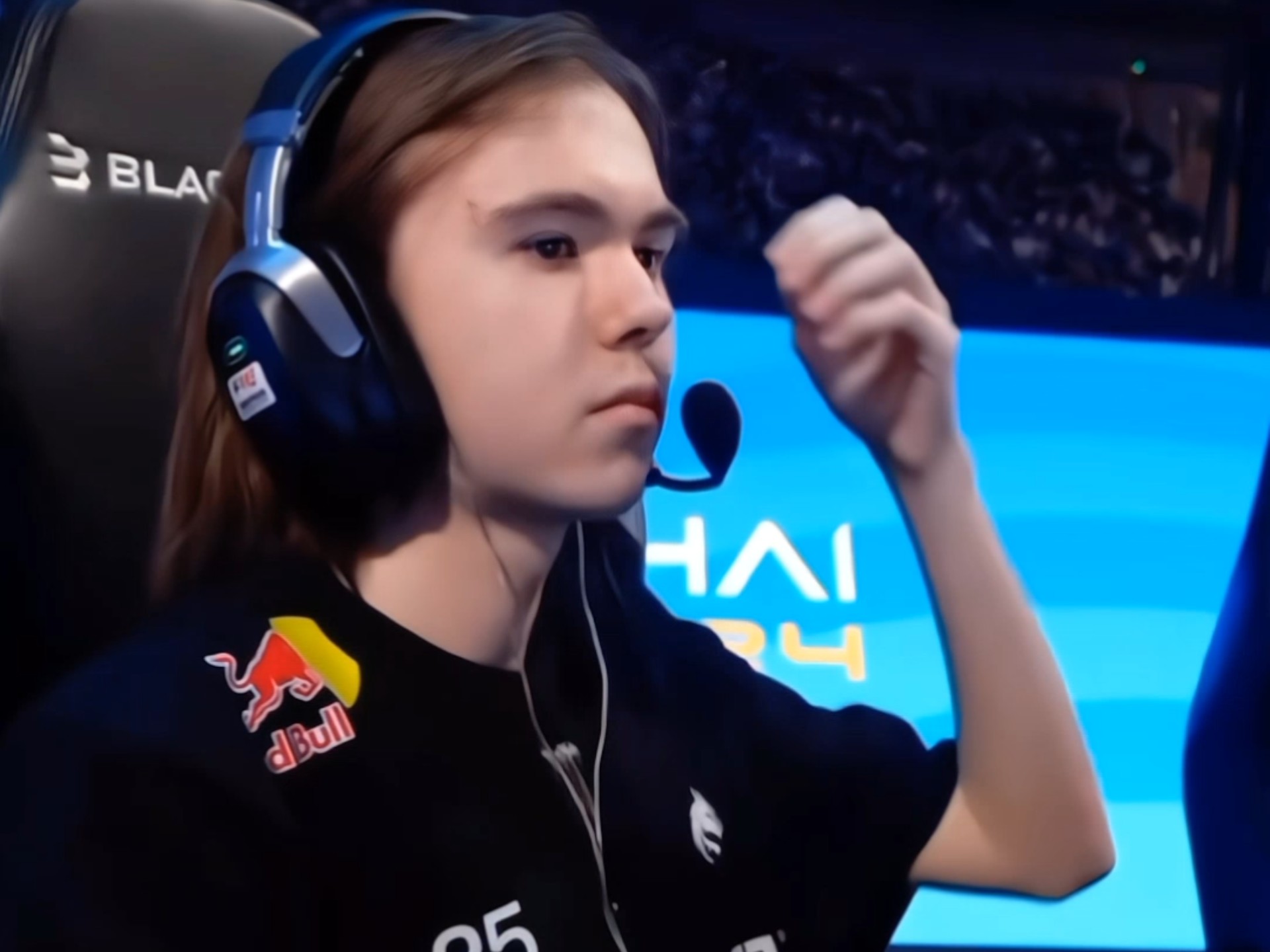 仍然在考虑中路的Tristana吗？ Creme 韩国服务器排名正在训练Tsar，并选择了中路的Charmander和Tristana